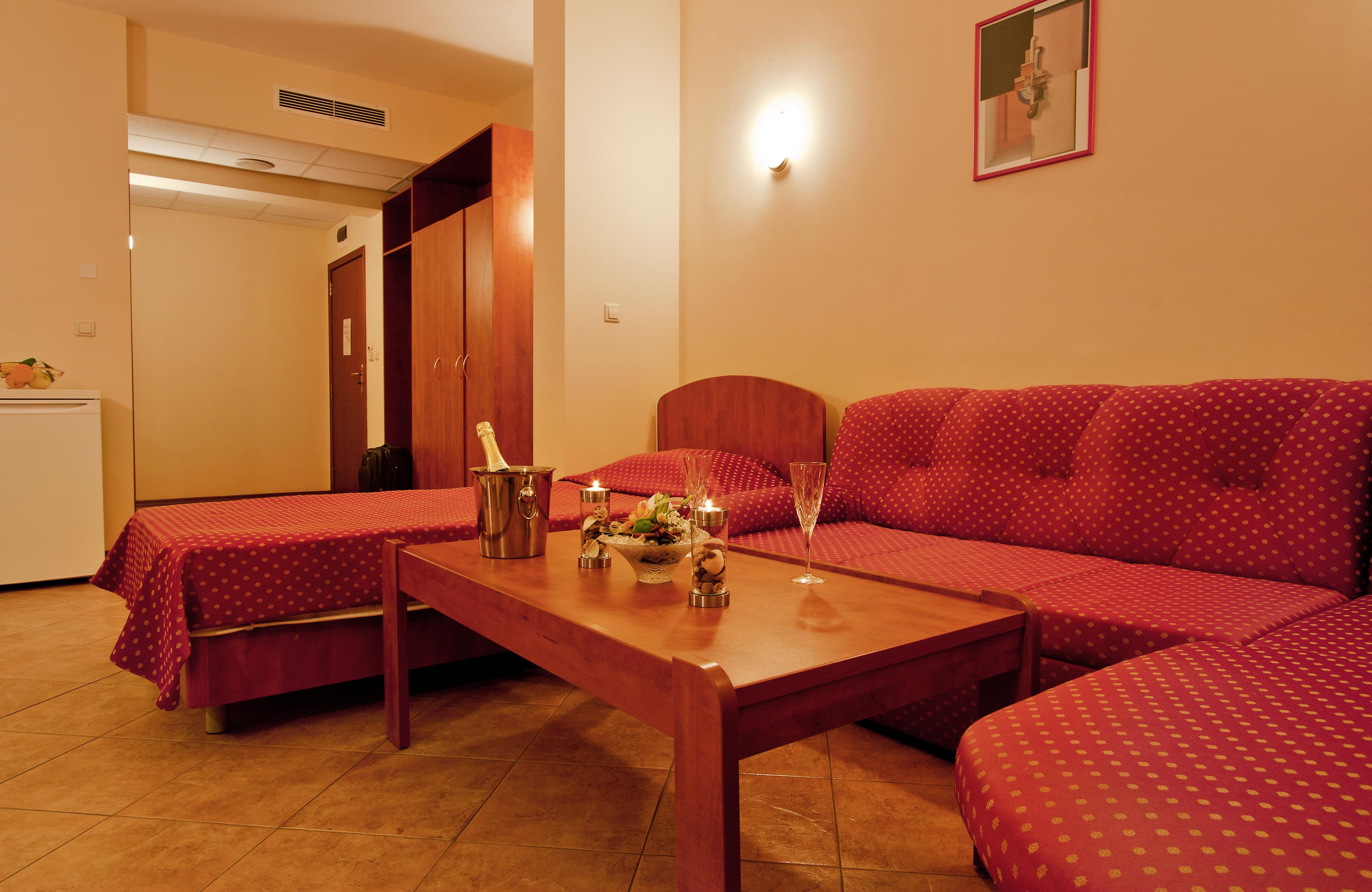 Ljuljak Hotel โกลเดน แซนส์ ภายนอก รูปภาพ