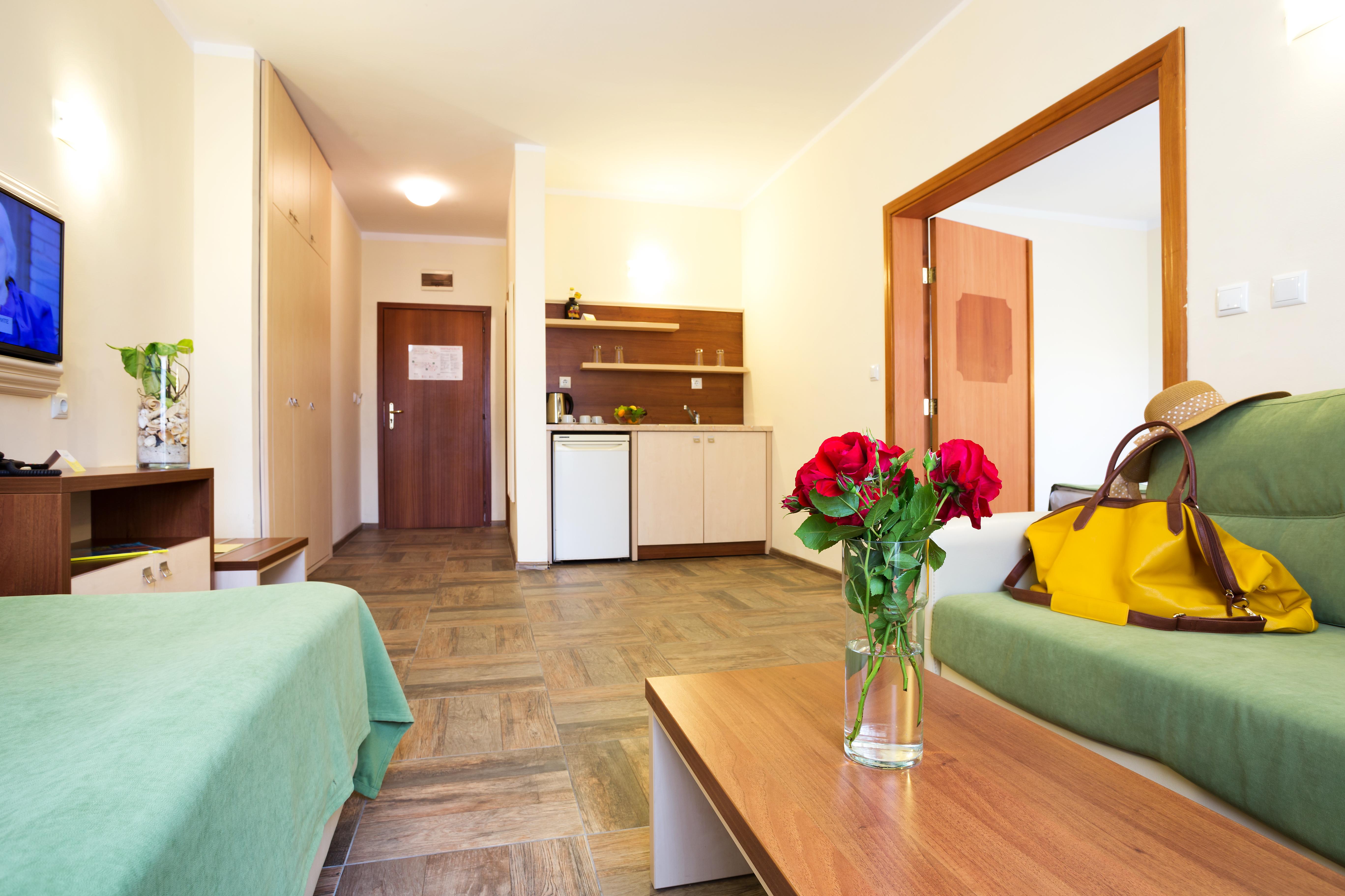 Ljuljak Hotel โกลเดน แซนส์ ภายนอก รูปภาพ