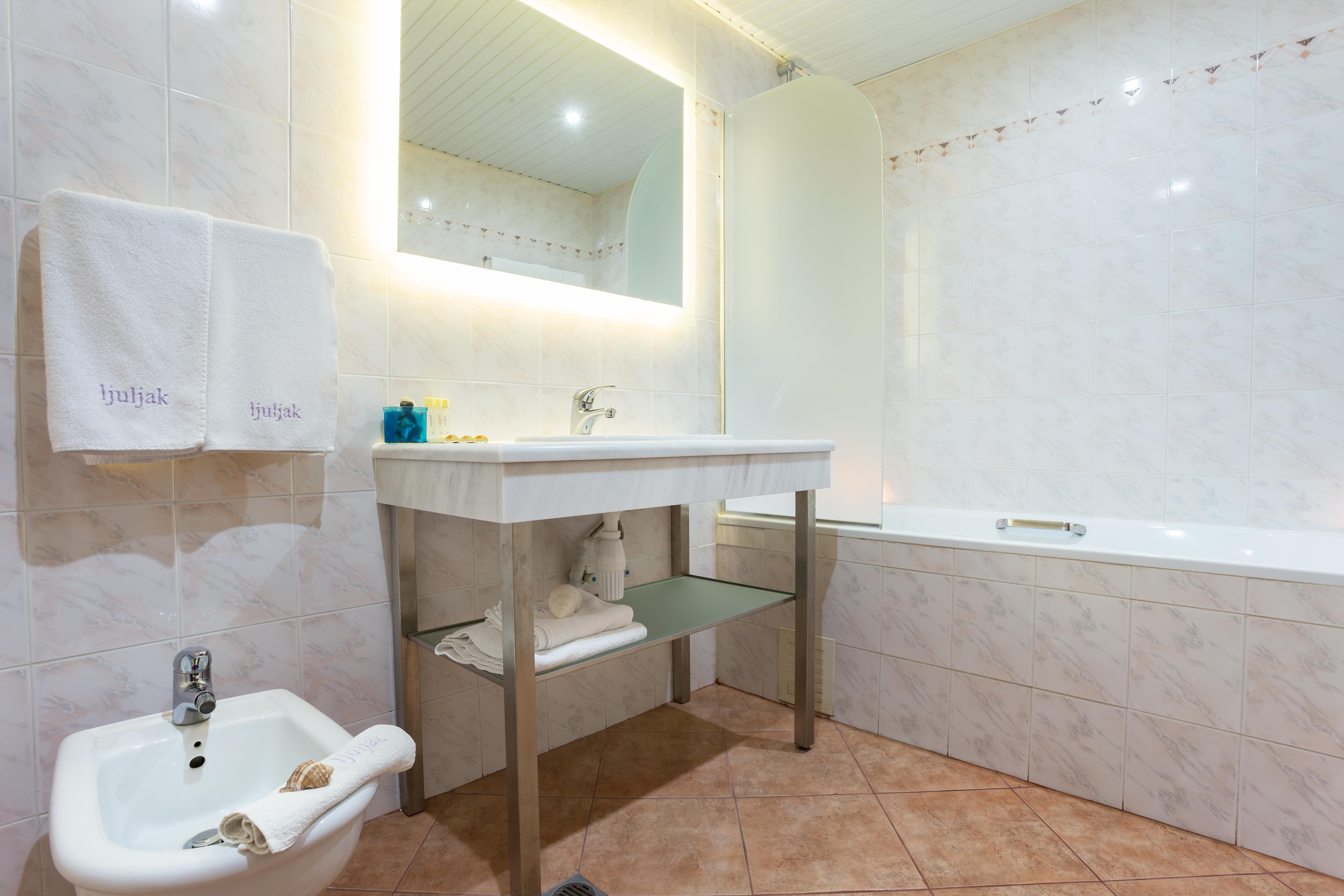 Ljuljak Hotel โกลเดน แซนส์ ภายนอก รูปภาพ
