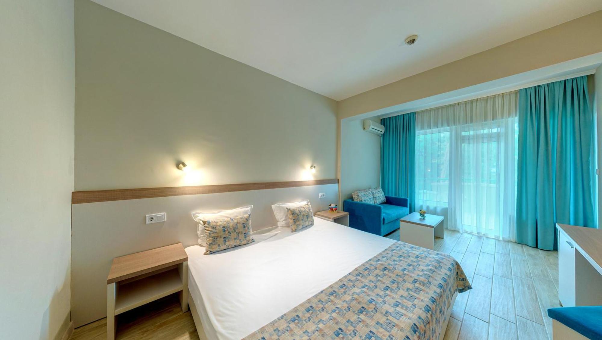 Ljuljak Hotel โกลเดน แซนส์ ภายนอก รูปภาพ