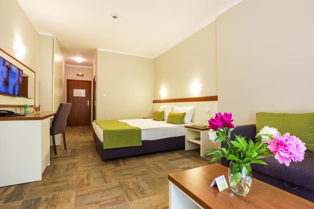 Ljuljak Hotel โกลเดน แซนส์ ภายนอก รูปภาพ