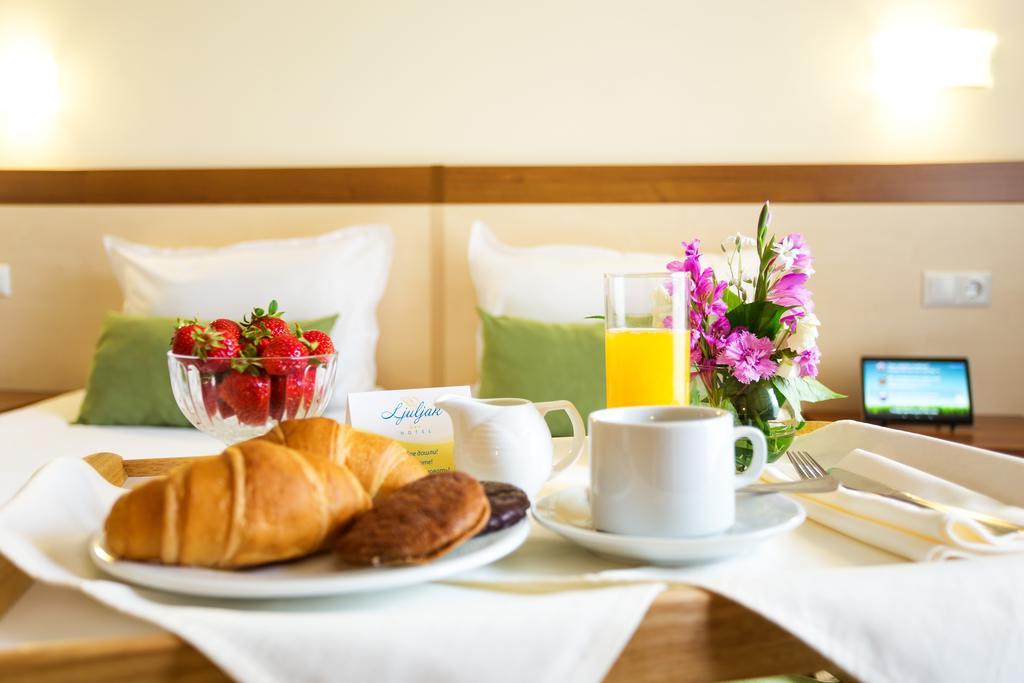 Ljuljak Hotel โกลเดน แซนส์ ภายนอก รูปภาพ