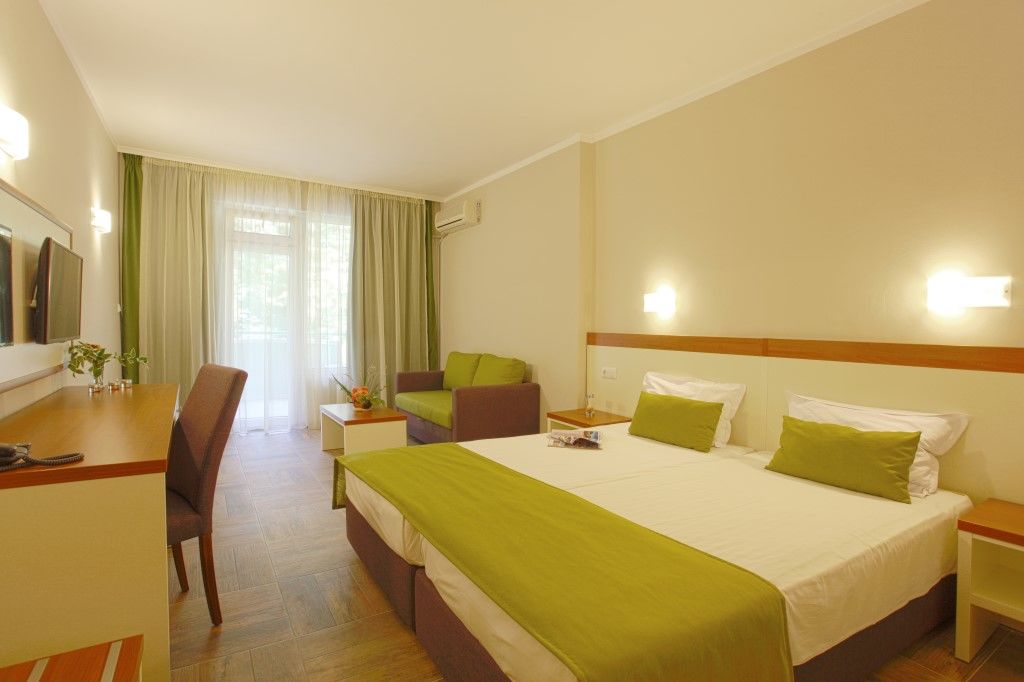 Ljuljak Hotel โกลเดน แซนส์ ภายนอก รูปภาพ