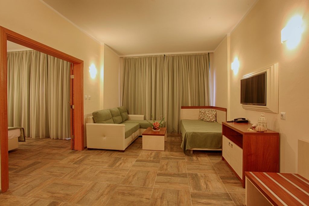 Ljuljak Hotel โกลเดน แซนส์ ภายนอก รูปภาพ