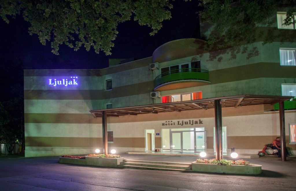Ljuljak Hotel โกลเดน แซนส์ ภายนอก รูปภาพ