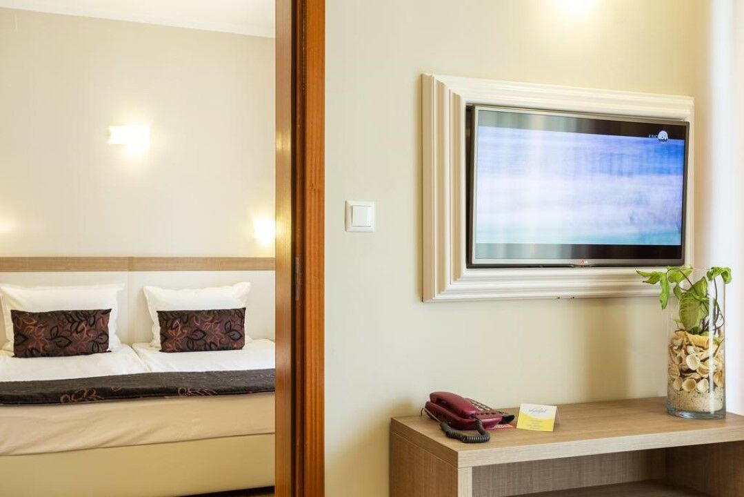 Ljuljak Hotel โกลเดน แซนส์ ภายนอก รูปภาพ