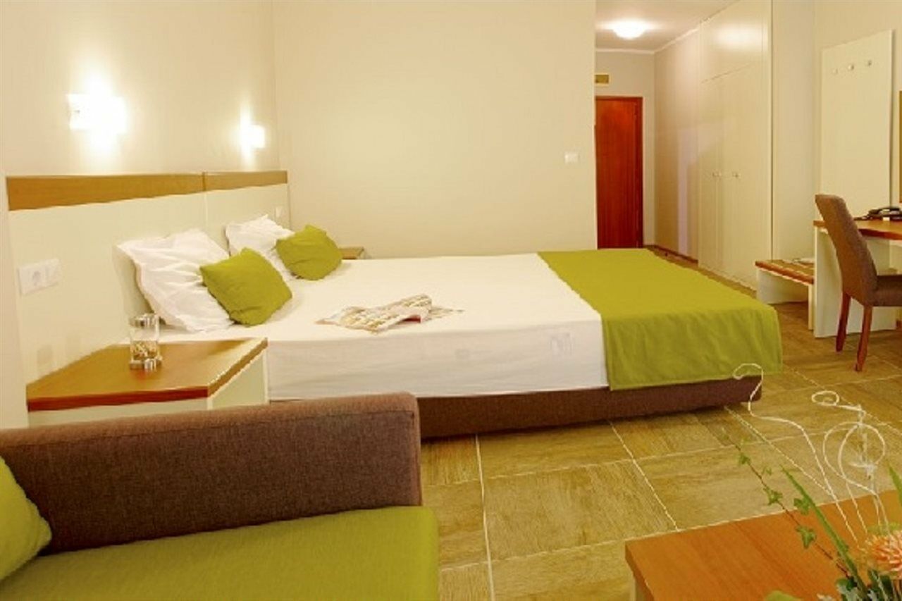 Ljuljak Hotel โกลเดน แซนส์ ภายนอก รูปภาพ