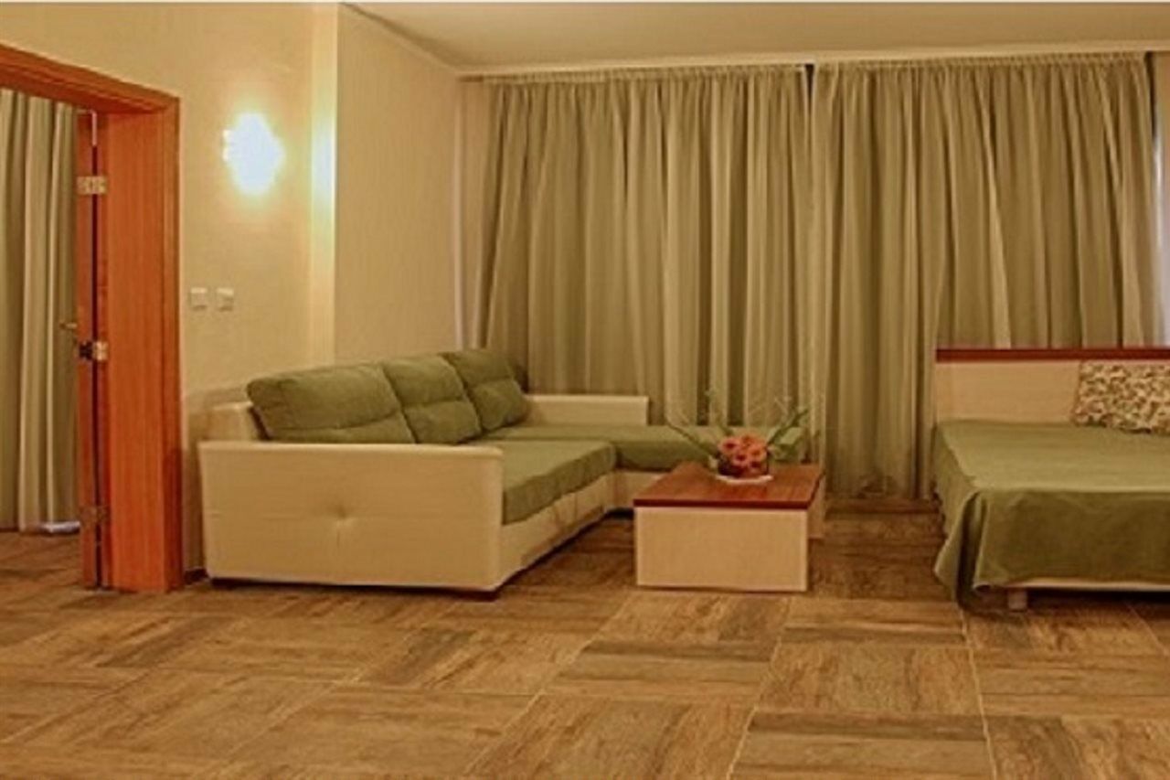 Ljuljak Hotel โกลเดน แซนส์ ภายนอก รูปภาพ